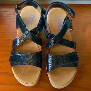 Woman’s Cados Navy Velcro strap sandals Sz 8/39